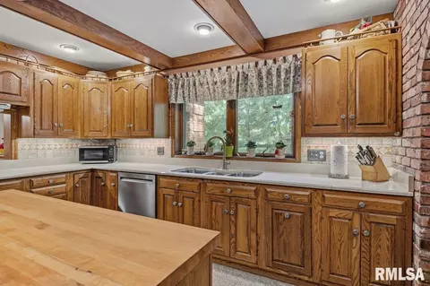 Kitchen - 2223 Cardinal Dr, Springfield, IL 62704 photo 5 of 7