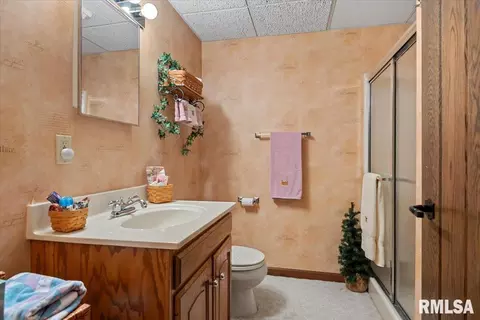 Bath - 2223 Cardinal Dr, Springfield, IL 62704 photo 5 of 5