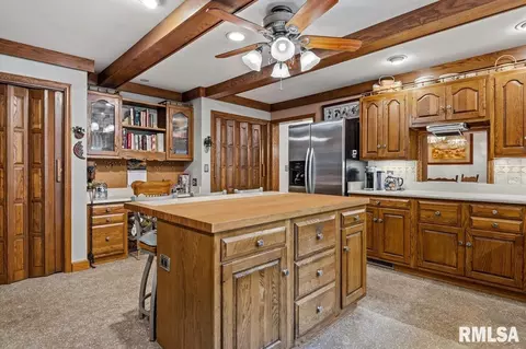 Kitchen - 2223 Cardinal Dr, Springfield, IL 62704 photo 4 of 7