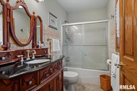 Bath - 2223 Cardinal Dr, Springfield, IL 62704 photo 4 of 5