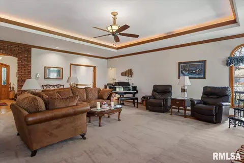 Living - 2223 Cardinal Dr, Springfield, IL 62704 photo 5 of 5