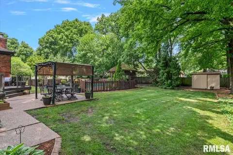 Exterior - 2223 Cardinal Dr, Springfield, IL 62704 photo 4 of 21
