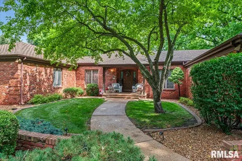 Exterior - 2223 Cardinal Dr, Springfield, IL 62704 photo 2 of 21