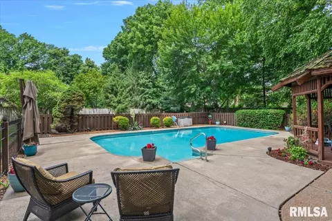 Exterior - 2223 Cardinal Dr, Springfield, IL 62704 photo 15 of 21