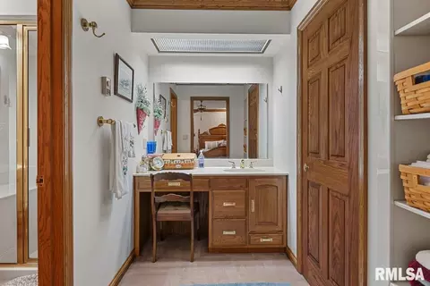 Bath - 2223 Cardinal Dr, Springfield, IL 62704 photo 1 of 5