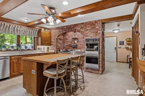 Kitchen - 2223 Cardinal Dr, Springfield, IL 62704 photo 2 of 7