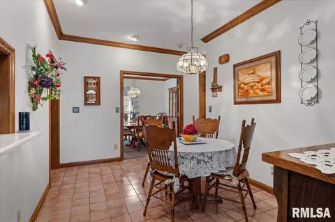 Dining - 2223 Cardinal Dr, Springfield, IL 62704 photo 3 of 9