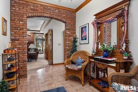 Entry Way - 2223 Cardinal Dr, Springfield, IL 62704 photo 1 of 9