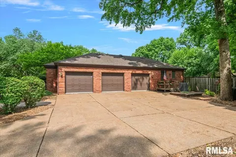 Exterior - 2223 Cardinal Dr, Springfield, IL 62704 photo 3 of 21