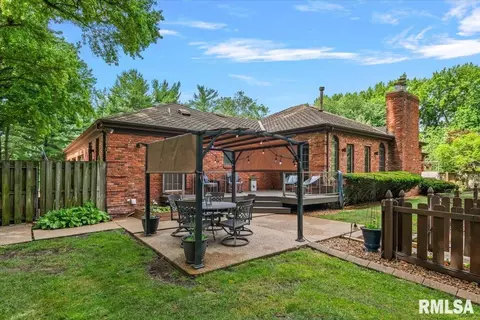 Exterior - 2223 Cardinal Dr, Springfield, IL 62704 photo 6 of 21