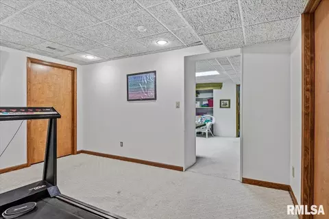 Entry Way - 2223 Cardinal Dr, Springfield, IL 62704 photo 8 of 9
