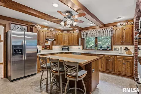 Kitchen - 2223 Cardinal Dr, Springfield, IL 62704 photo 6 of 7