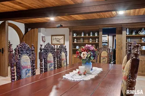 Dining - 2223 Cardinal Dr, Springfield, IL 62704 photo 9 of 9