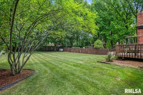 Exterior - 2223 Cardinal Dr, Springfield, IL 62704 photo 10 of 21