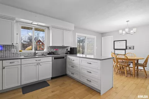 Kitchen - 8 Arabian Trl, Springfield, IL 62702 photo 4 of 4