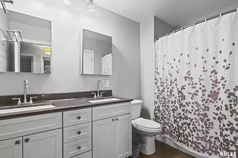 Bath - 8 Arabian Trl, Springfield, IL 62702 photo 2 of 3