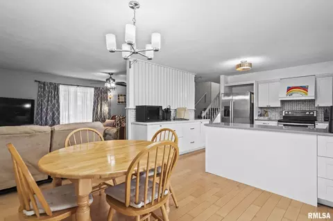 Dining - 8 Arabian Trl, Springfield, IL 62702 photo 3 of 3