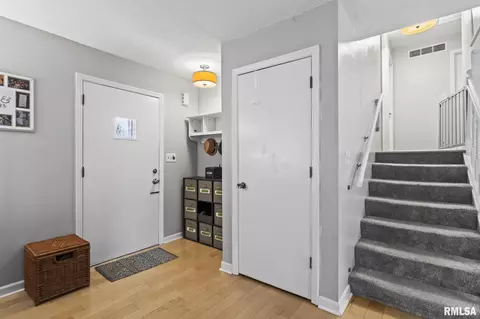Entry Way - 8 Arabian Trl, Springfield, IL 62702 photo 1 of 1