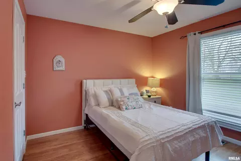 Bedroom - 5297 Apache Pass, Quincy, IL 62305 photo 5 of 8