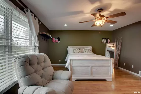 Bedroom - 5297 Apache Pass, Quincy, IL 62305 photo 3 of 8