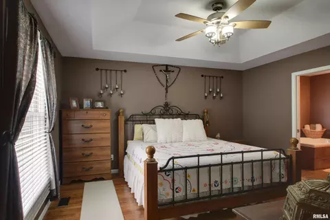 Bedroom - 5297 Apache Pass, Quincy, IL 62305 photo 2 of 8