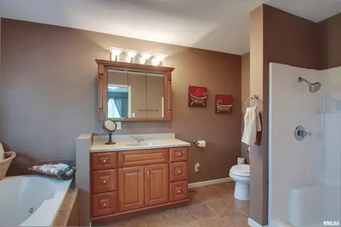 Bath - 5297 Apache Pass, Quincy, IL 62305 photo 1 of 3
