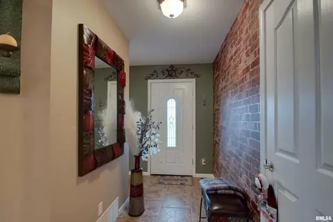 Entry Way - 5297 Apache Pass, Quincy, IL 62305 photo 1 of 1