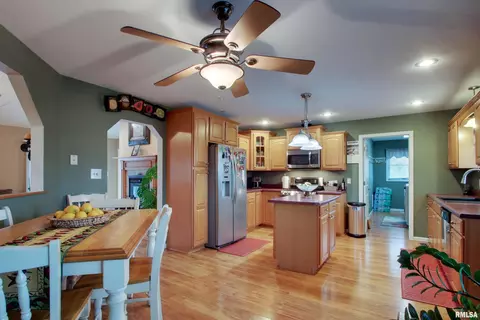 Kitchen - 5297 Apache Pass, Quincy, IL 62305 photo 1 of 2