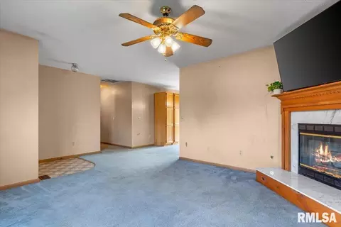 Entry Way - 905 Helene St, Springfield, IL 62702 photo 1 of 2