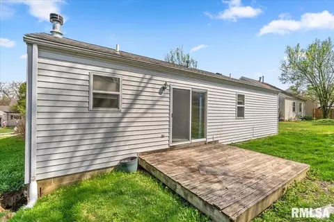 Exterior - 905 Helene St, Springfield, IL 62702 photo 3 of 4