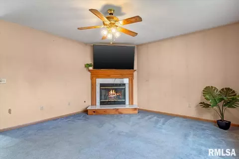 Living - 905 Helene St, Springfield, IL 62702 photo 1 of 2