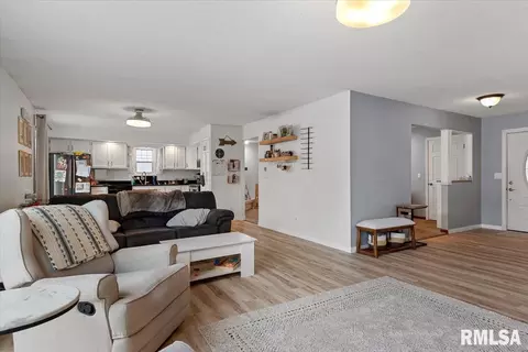 Entry Way - 2637 Sarona Rd, Springfield, IL 62704 photo 1 of 1