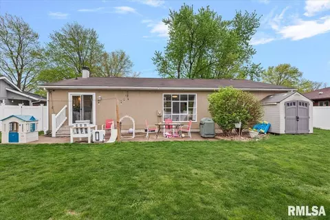 Exterior - 2637 Sarona Rd, Springfield, IL 62704 photo 3 of 4