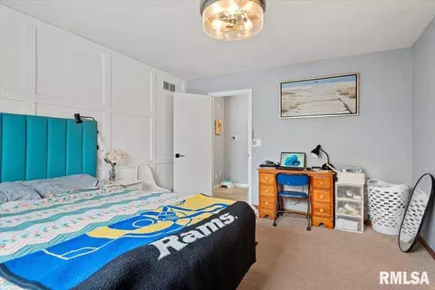 Bedroom - 2637 Sarona Rd, Springfield, IL 62704 photo 3 of 6