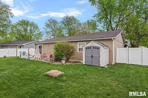 Exterior - 2637 Sarona Rd, Springfield, IL 62704 photo 4 of 4