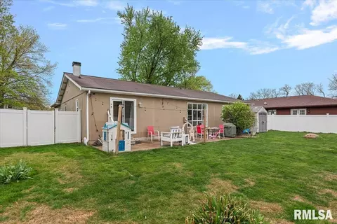 Exterior - 2637 Sarona Rd, Springfield, IL 62704 photo 2 of 4