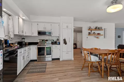 Kitchen - 2637 Sarona Rd, Springfield, IL 62704 photo 1 of 1