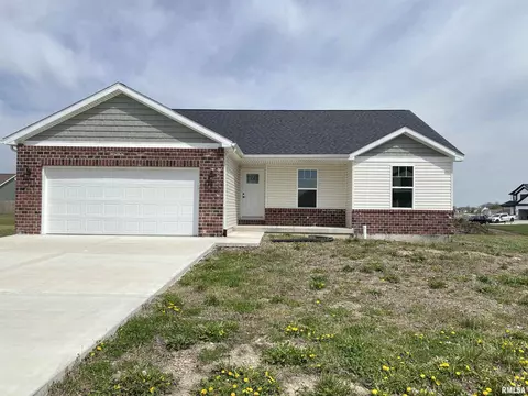 313 Hawks Nest Dr, Chatham, IL 62629