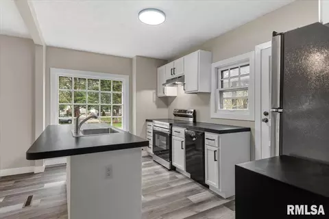 2128 S Lowell Ave, Springfield, IL 62704 photo 9