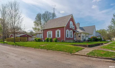 229 Peoria St, Lincoln, IL 62656