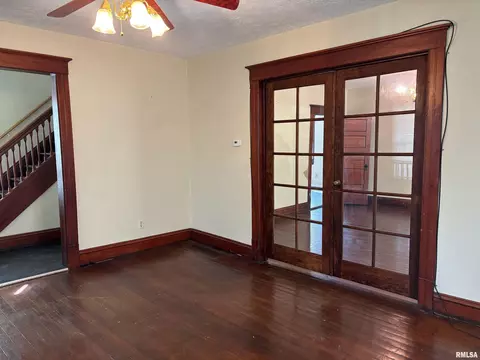 Living - 230 E Lawrence Ave, Springfield, IL 62704 photo 1 of 4