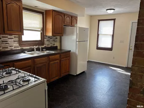 Kitchen - 230 E Lawrence Ave, Springfield, IL 62704 photo 1 of 2