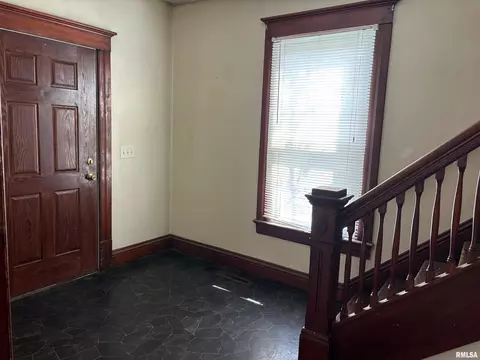 Entry Way - 230 E Lawrence Ave, Springfield, IL 62704 photo 1 of 2