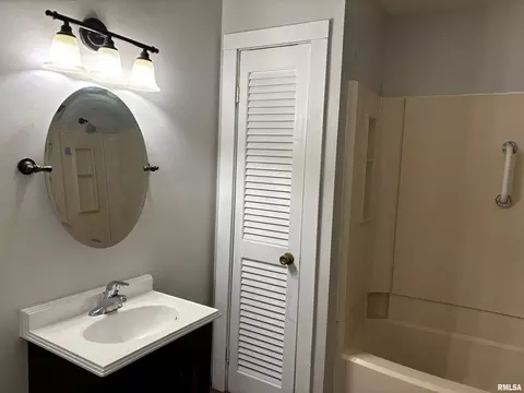 Bath - 230 E Lawrence Ave, Springfield, IL 62704 photo 2 of 2