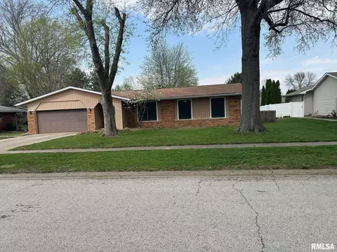 403 Virginia Ave, Taylorville, IL 62568