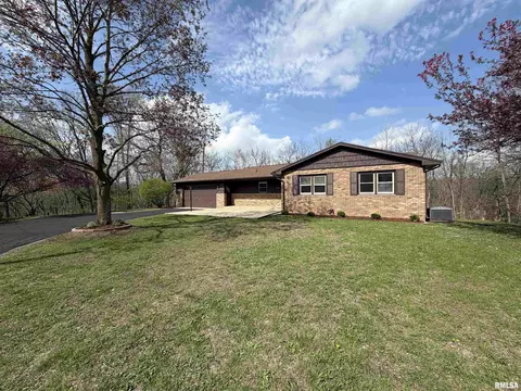 1890 Sunrise Dr, Galesburg, IL 61401