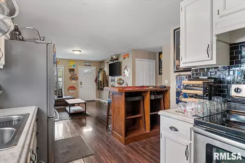 Entry Way - 3112 Lakeshire Dr, Springfield, IL 62707 photo 2 of 2