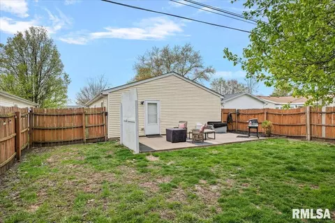 Exterior - 3112 Lakeshire Dr, Springfield, IL 62707 photo 3 of 4