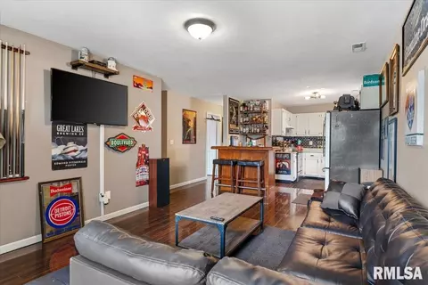 Living - 3112 Lakeshire Dr, Springfield, IL 62707 photo 1 of 4