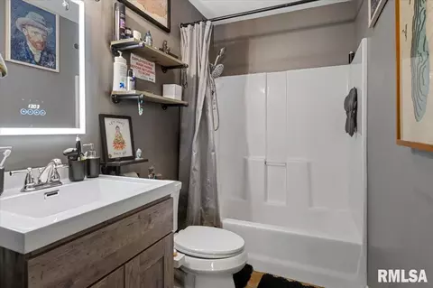 Bath - 3112 Lakeshire Dr, Springfield, IL 62707 photo 1 of 1
